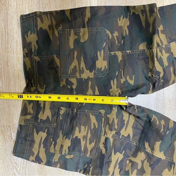 NWT Camo Button-Up Pants size M - Picture 8 of 9